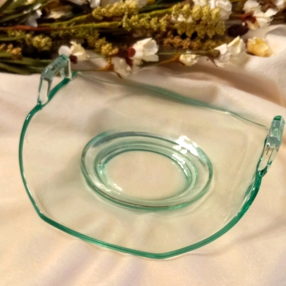 1929 Lancaster 924 Light Green Dish Octagon Shaped with Up Turned Scroll Handles - Picture 2 of 6